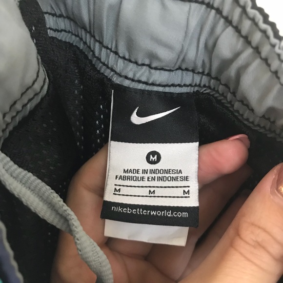 NIKE Swim Trunks. Men’s Size Medium - Picture 6 of 8